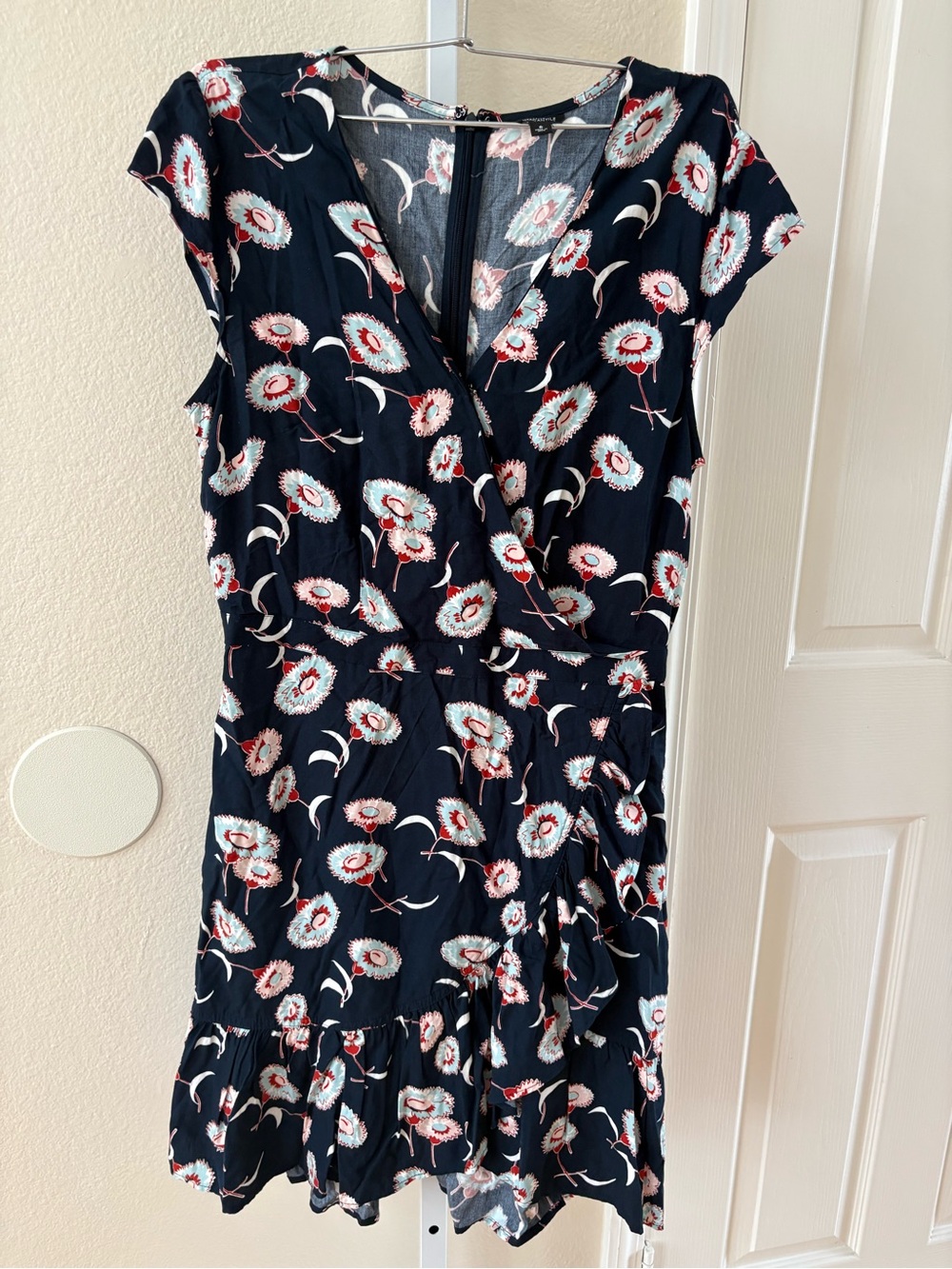 J. Crew Mercantile Faux-Wrap Mini Dress in Floating Floral - Size 6 - Picture 3 of 6